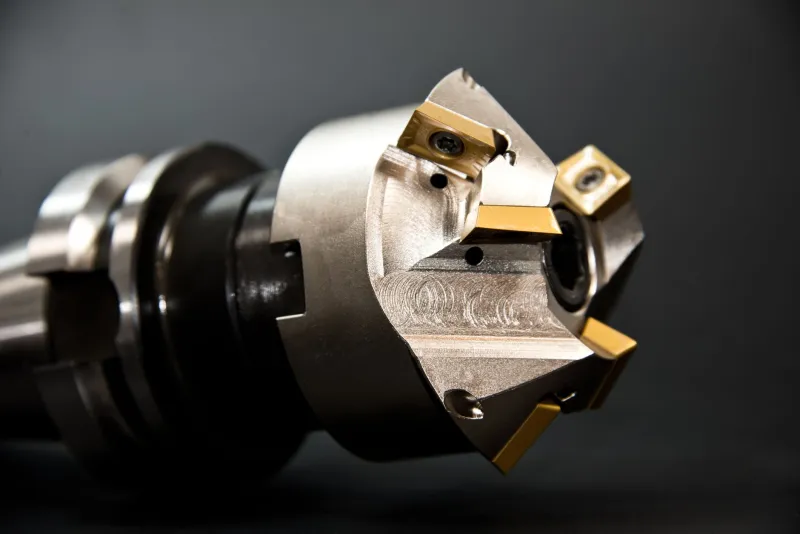 Unsichtbare Störer: Wie Resonanzfrequenzen die Präzisionsfertigung untergraben und moderne Dämpfungssysteme dagegen wirken